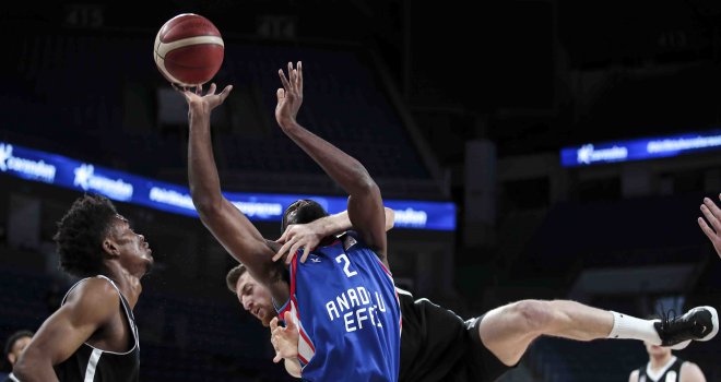 Anadolu Efes 2-0 önde