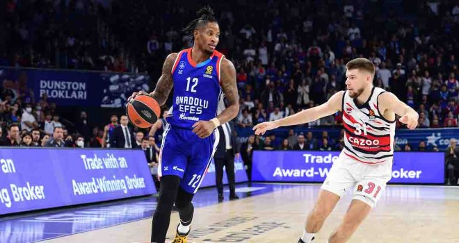 Anadolu Efes 2. yarıda stop etti