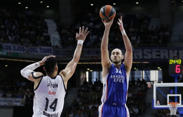 Anadolu Efes 23 saniye itirazını yaptı...