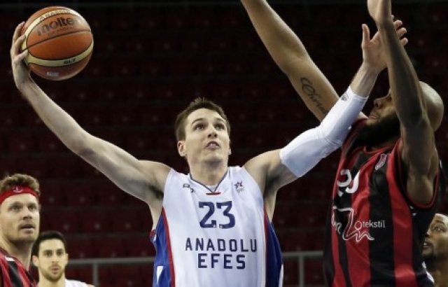 Anadolu Efes, 2.yarıda açıldı