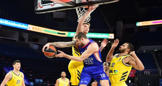 Anadolu Efes, Alba Berlin'e takılmadı