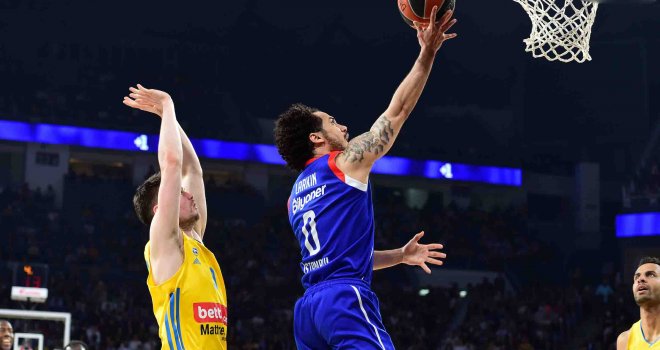 Anadolu Efes, Alba'yı yendi Play-Off'u garantiledi