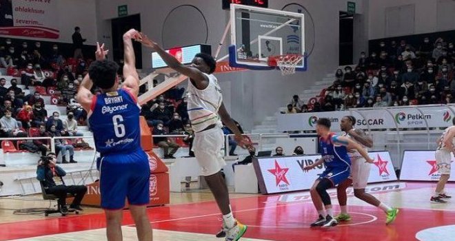 Anadolu Efes, Aliağa'da kazandı