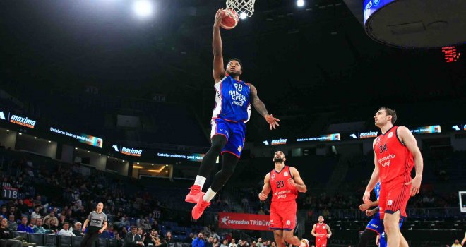 Anadolu Efes, Bahçeşehir'i geçti