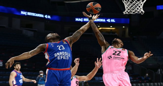Anadolu Efes, Barcelona deplasmanında