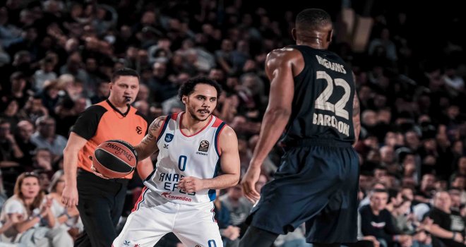 Anadolu Efes, Barcelona'yı devirdi