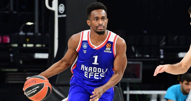 Anadolu Efes, Beaubois ile uzattı