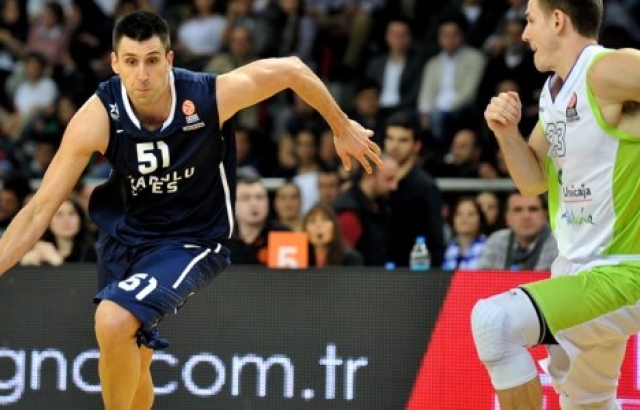 ANADOLU EFES BJELICA'YI BIRAKMADI