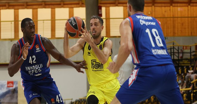 Anadolu Efes, Brescia'ya karşı galip