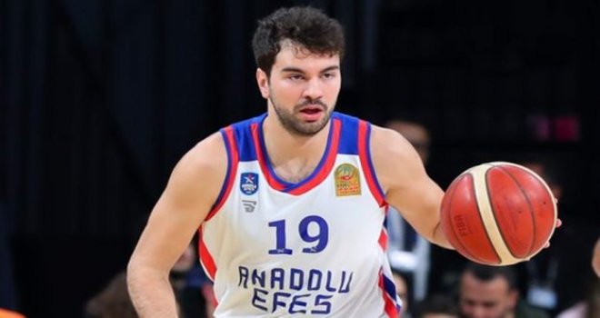 Anadolu Efes, Buğrahan ile uzattı