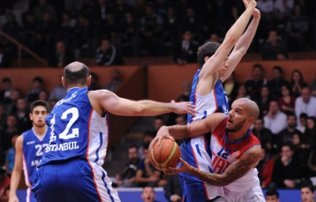 Anadolu Efes, Bursa'da farklı kazandı