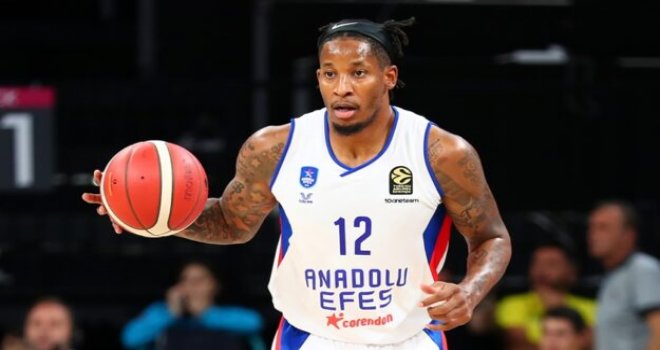 Anadolu Efes, Clyburn ile vedalaştı