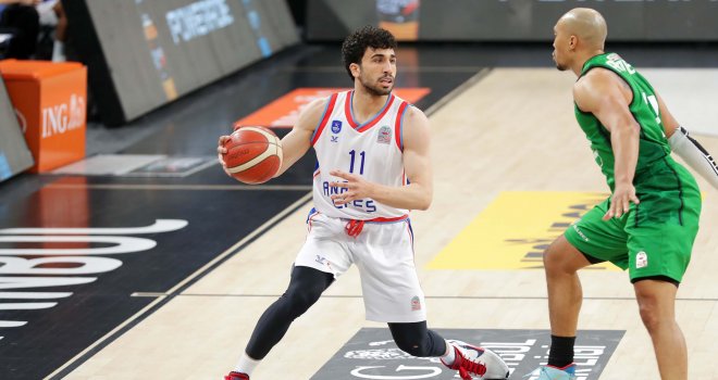 Anadolu Efes, Daçka'yı yendi