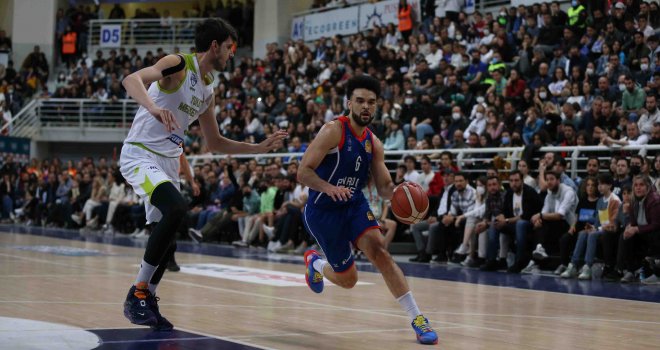 Anadolu Efes Denizli'de galip
