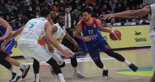 Anadolu Efes deplasmanda galip