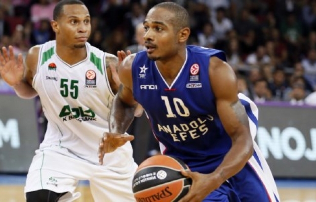 Anadolu Efes, Dinamo Sassari'ye konuk oluyor