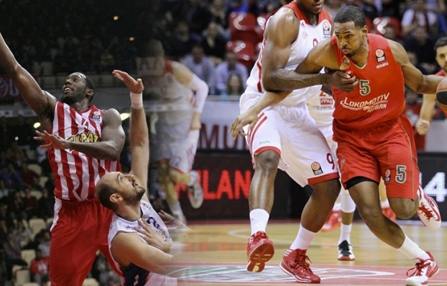 Anadolu Efes, Dunston ve Brown transferini açıkladı