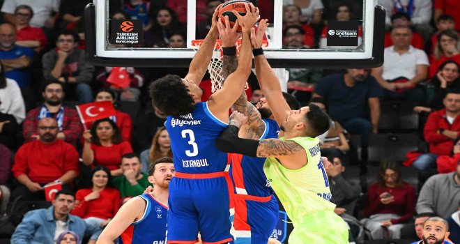 Anadolu Efes evinde Barcelona'ya kaybetti