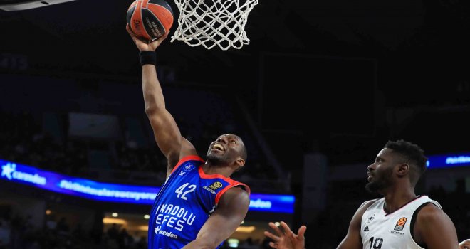 Anadolu Efes evinde hata yapmadı