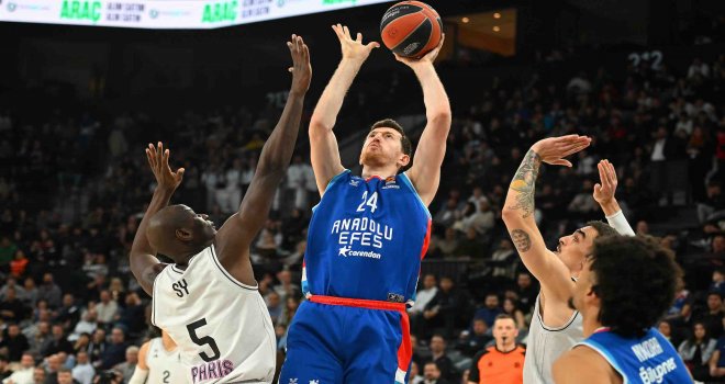 Anadolu Efes evinde Paris'e yenildi