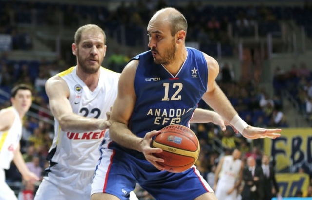 Anadolu Efes, Fenerbahçe'yi köpürttü...