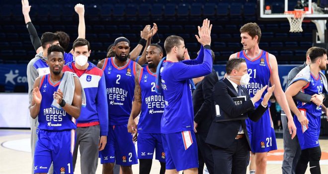 Anadolu Efes Final-Four için parkede