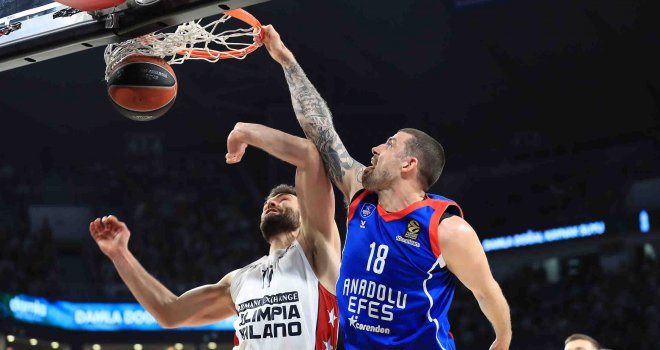 Anadolu Efes Final-Four'a bir adım daha yaklaştı