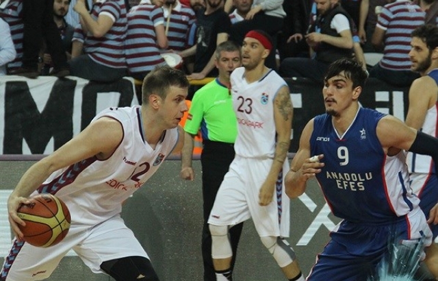 Anadolu Efes finalde...
