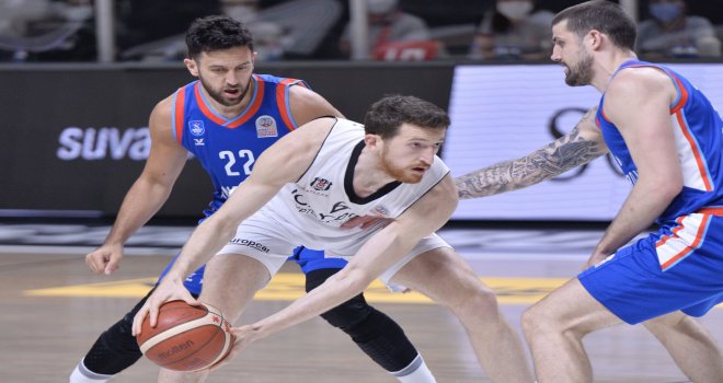 Anadolu Efes finalde