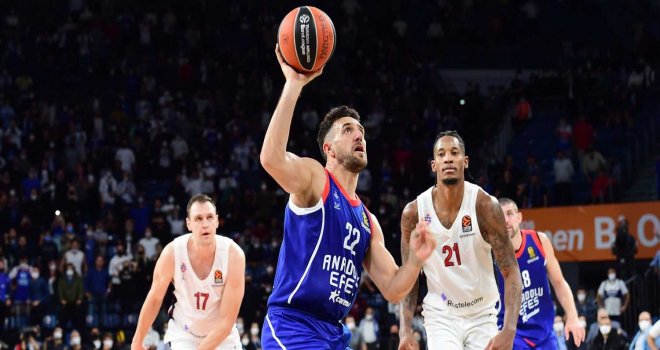 Anadolu Efes Fransa'da galibiyet arıyor