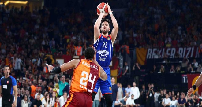 Anadolu Efes, Galatasaray karşısında 2-1 önde