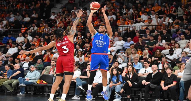 Anadolu Efes, Galatasaray'ı farklı geçti