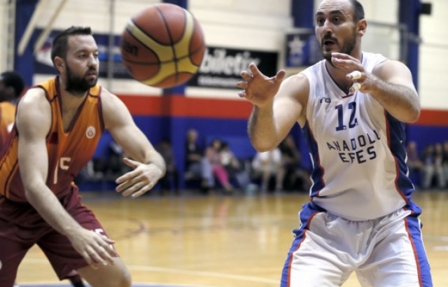 Anadolu Efes, Galatasaray'ı farklı yendi