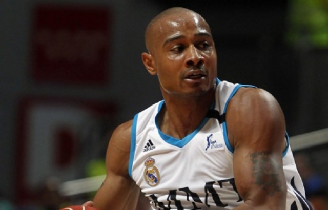 ANADOLU EFES GUARDINI REAL MADRİD'DEN BULDU