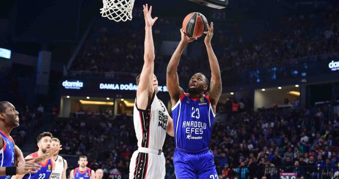 Anadolu Efes ikinci yarı yokları oynadı