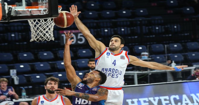 Anadolu Efes ikinci yarıda açıldı