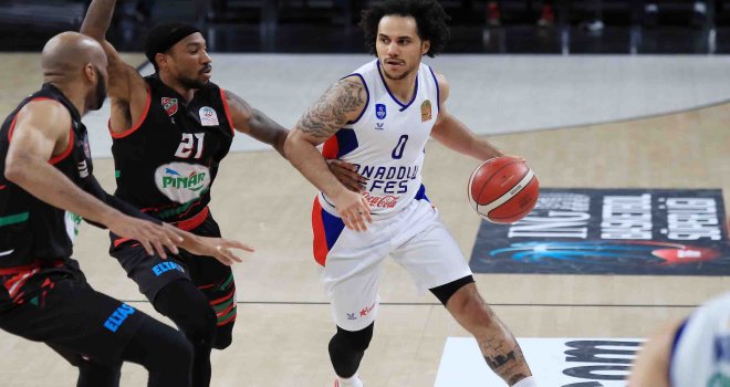 Anadolu Efes ilk raundu farklı aldı