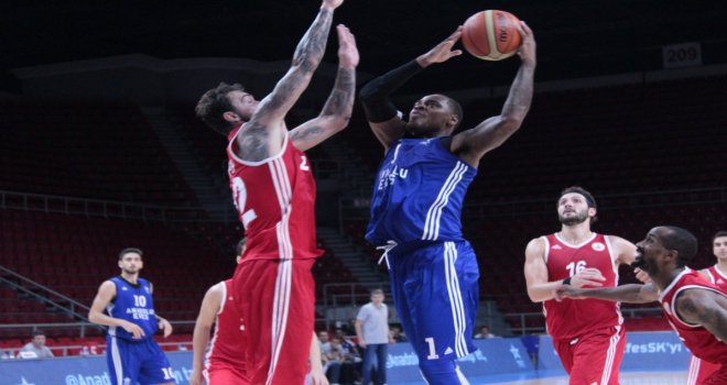 Anadolu Efes, İstanbul Büyükşehir'i geçti