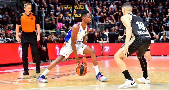 Anadolu Efes İtalya'da keyifli