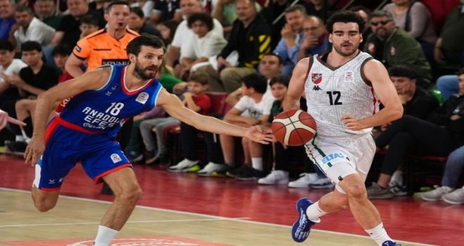 Anadolu Efes, Karşıyaka'yı mağlup etti