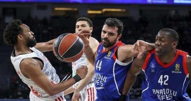 Anadolu Efes, Kızılyıldız'a kaybetti