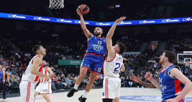 Anadolu Efes, Kızılyıldız'ı farklı geçti
