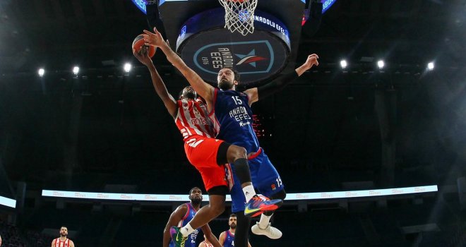 Anadolu Efes, Kızılyıldız'ı rahat geçti