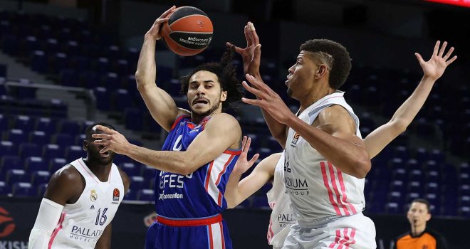 Anadolu Efes, Madrid'de şov yaptı