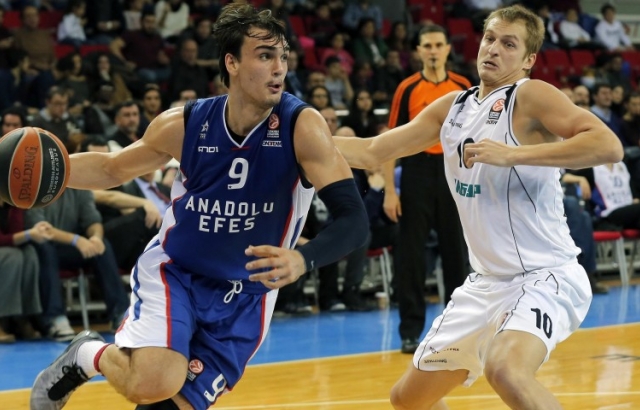Anadolu Efes, Nizhny Novgorod'u ağırlıyor
