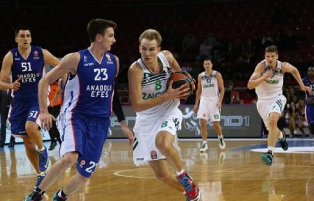 Anadolu Efes, Novgorod'a konuk oluyor