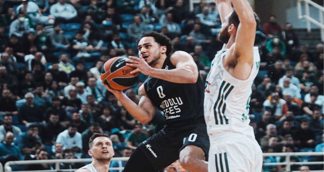 Anadolu Efes, Panathinaikos engelini aştı