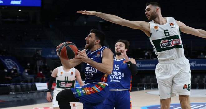 Anadolu Efes, Panathinaikos'u farklı geçti