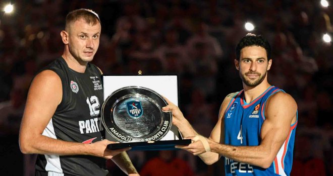 Anadolu Efes, Partizan'a yenildi