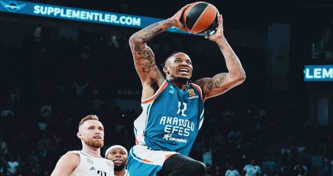 Anadolu Efes, Partizan'ı konuk ediyor